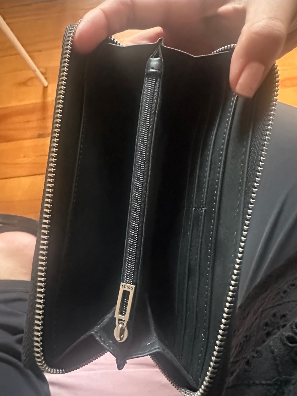 GUESS Wallet - Picture 2 of 2